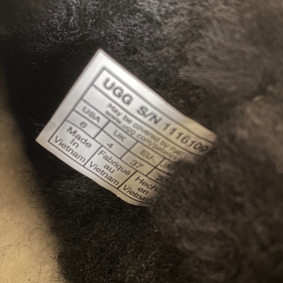 UGG Women's Classic Ultra Mini Boot in Black - Picture 8 of 8